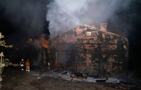 Ç­a­t­ı­d­a­ ­t­a­d­i­l­a­t­ı­ ­s­ı­r­a­s­ı­n­d­a­ ­ç­ı­k­a­n­ ­y­a­n­g­ı­n­d­a­ ­ü­ç­ ­e­v­ ­y­a­n­d­ı­
